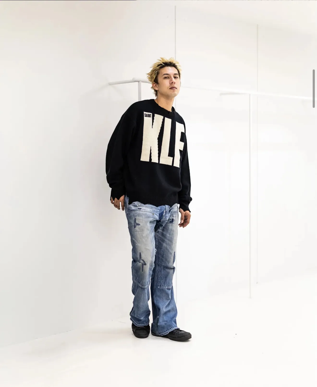 ❥4040#P240 New Saint Michael ✖️ KLF destroyed sweater made of black sheepskin material, KLF saint embroidery on the front, super visual impact! Distressed design, full of street feel, same style for men and women, a must-have for autumn and winter wear. Dark style + unique artistic sense, fashionable people and celebrities are picking it up, it looks cool if you wear it casually! Craftsmanship: The whole piece is cut and aged by hand, very slow! Weight: 900g Color: Black Size: S M L XL